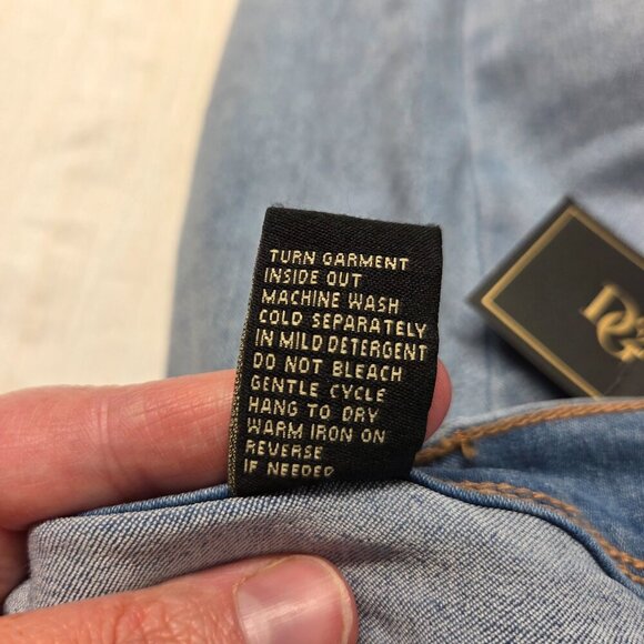 DG2 by Diane Gilman 14 Light Wash Denim Blue Slight Flare Summer Capri Pants - Picture 12 of 12